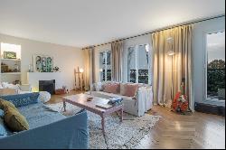 Paris 7th District – A superb 4-bed apartment with a balcony