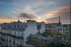 Paris 7th District – A superb 4-bed apartment with a balcony