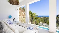 Villa with sea view and vacation rental license