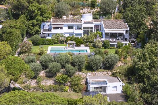 Spectacular Architectural Estate walking distance to Valbonne