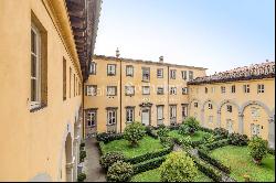 Elegant loft in historic building in Lucca