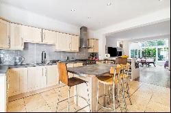 Grade II-listed five-bedroom stucco house