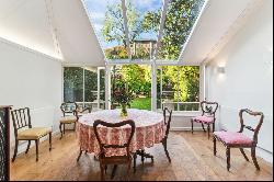 Grade II-listed five-bedroom stucco house