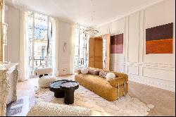 Paris VI - rue de TOURNON - Superb renovated apartment with exceptional volumes.