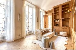 Paris VI - rue de TOURNON - Superb renovated apartment with exceptional volumes.