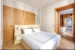 Paris VI - rue de TOURNON - Superb renovated apartment with exceptional volumes.