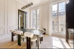 Paris VI - rue de TOURNON - Superb renovated apartment with exceptional volumes.