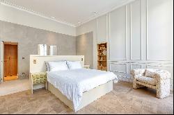 Paris VI - rue de TOURNON - Superb renovated apartment with exceptional volumes.