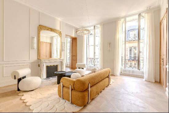 Paris VI - rue de TOURNON - Superb renovated apartment with exceptional volumes.