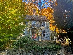 Antique Colonial in Lower Weston