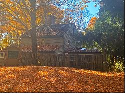 Antique Colonial in Lower Weston