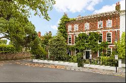 One of Richmond’s finest houses: Queen-Anne mansion overlooking the Green