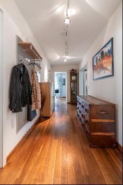 Just a few steps to the Wurm: Ideally laid out, very well-kept 3-room apartment