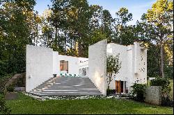 Iconic Modern Home In Buckhead