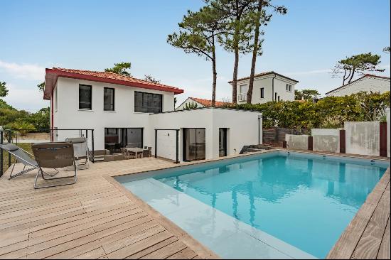 ANGLET CHIBERTA, CLOSE TO THE BEACHES, 197 sqm HOUSE RECENTLY BUILT