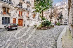 Elegant Parisian Apartment in Chaillot 