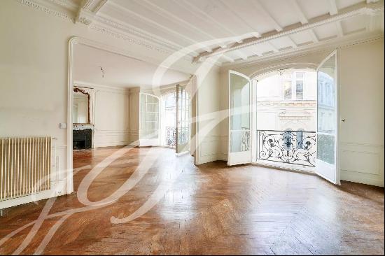 Elegant Parisian Apartment in Chaillot 