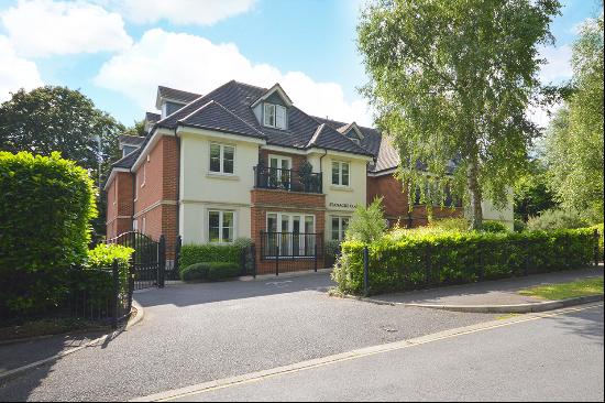 Stanacre Court, Kingswood, Surrey