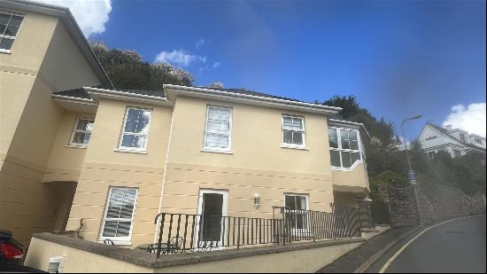 Spacious 2 Bed Apartment With 2 Parking In St Helier