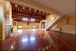 Exclusive penthouse in the historic center of Padua