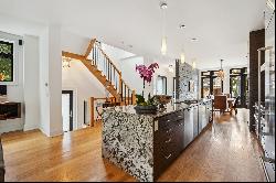 Modern Luxury in Casa Loma