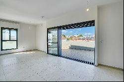 Newly Renovated Penthouse in a Prime Location in North Jaffa