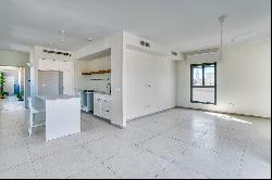 Newly Renovated Penthouse in a Prime Location in North Jaffa