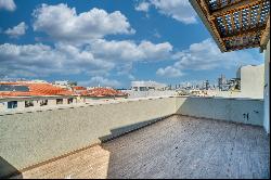 Newly Renovated Penthouse in a Prime Location in North Jaffa