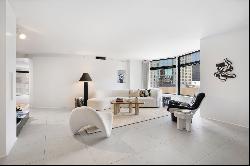 Experience Urban Luxury Living in This Sun-filled, Contemporary Sanctuary!