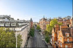 Exceptionally finished Grade II-listed house in South Kensington