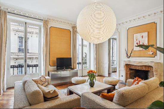 Prestigious family apartment - Paris 1er