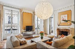 Prestigious family apartment - Paris 1er