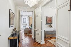 Prestigious family apartment - Paris 1er