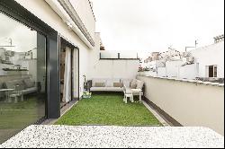 Modern penthouse with terrace and swimming pool in the best area of Sitges.