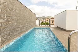 Modern penthouse with terrace and swimming pool in the best area of Sitges.