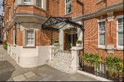 Elegant three bedroom apartment in Mayfair