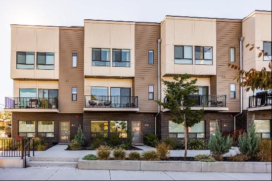 Contemporary Cottonwood Townhome Offering Convenience & Views