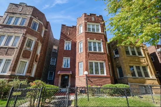 7842 S Ridgeland Avenue, Chicago IL 60649