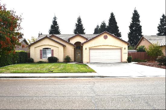 2729 W Oakridge Avenue, Visalia CA 93291