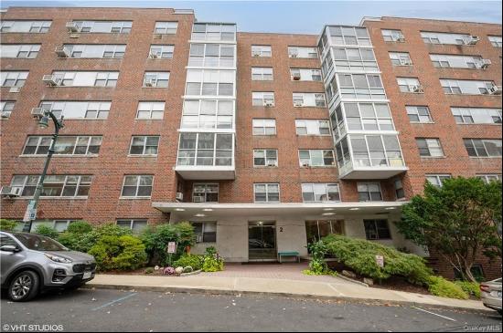 2 Washington Square #1B, Larchmont NY 10538