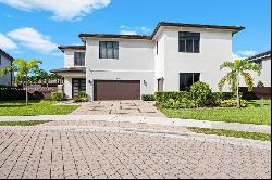 9121 NW 161st Ter, Miami Lakes FL 33018