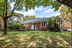 457 Pond Path, East Setauket NY 11733