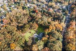 457 Pond Path, East Setauket NY 11733