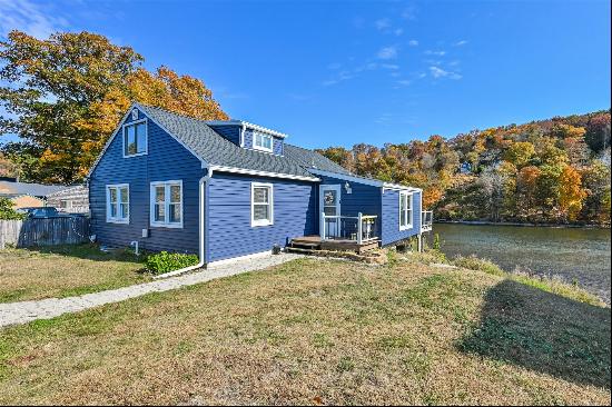 66 Waterview Drive, Newtown CT 06482