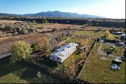 22 Tom Holder Rd, Ranchos De Taos NM 87557