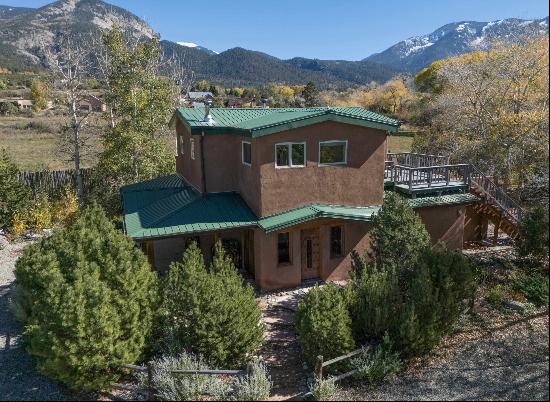 47 Juan Martinez Rd, Arroyo Seco NM 87514