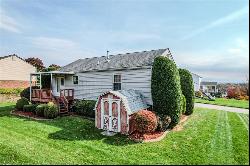 1131 Aerie Dr, North Huntingdon PA 15642