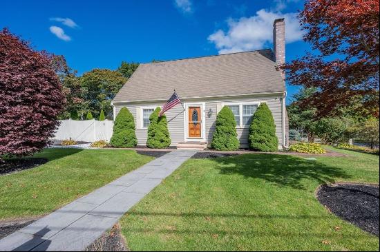 2 Spinning Brook Rd, Yarmouth MA 02664