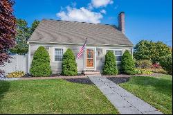 2 Spinning Brook Rd, Yarmouth MA 02664