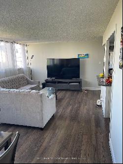 3700 Kaneff Cres Unit 808, Mississauga ON L5A4B8